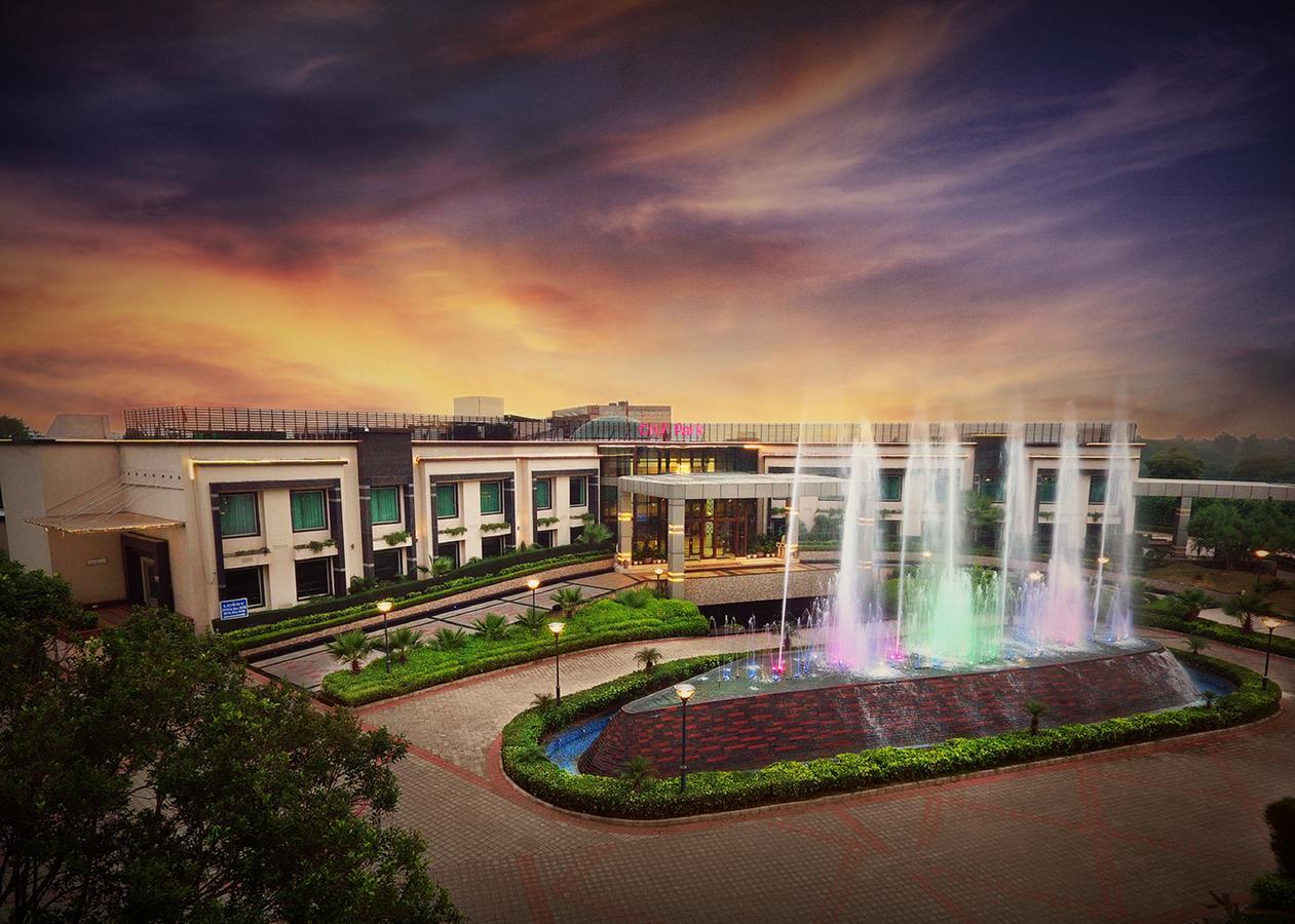 City Park Resort Bahādurgarh Kültér fotó